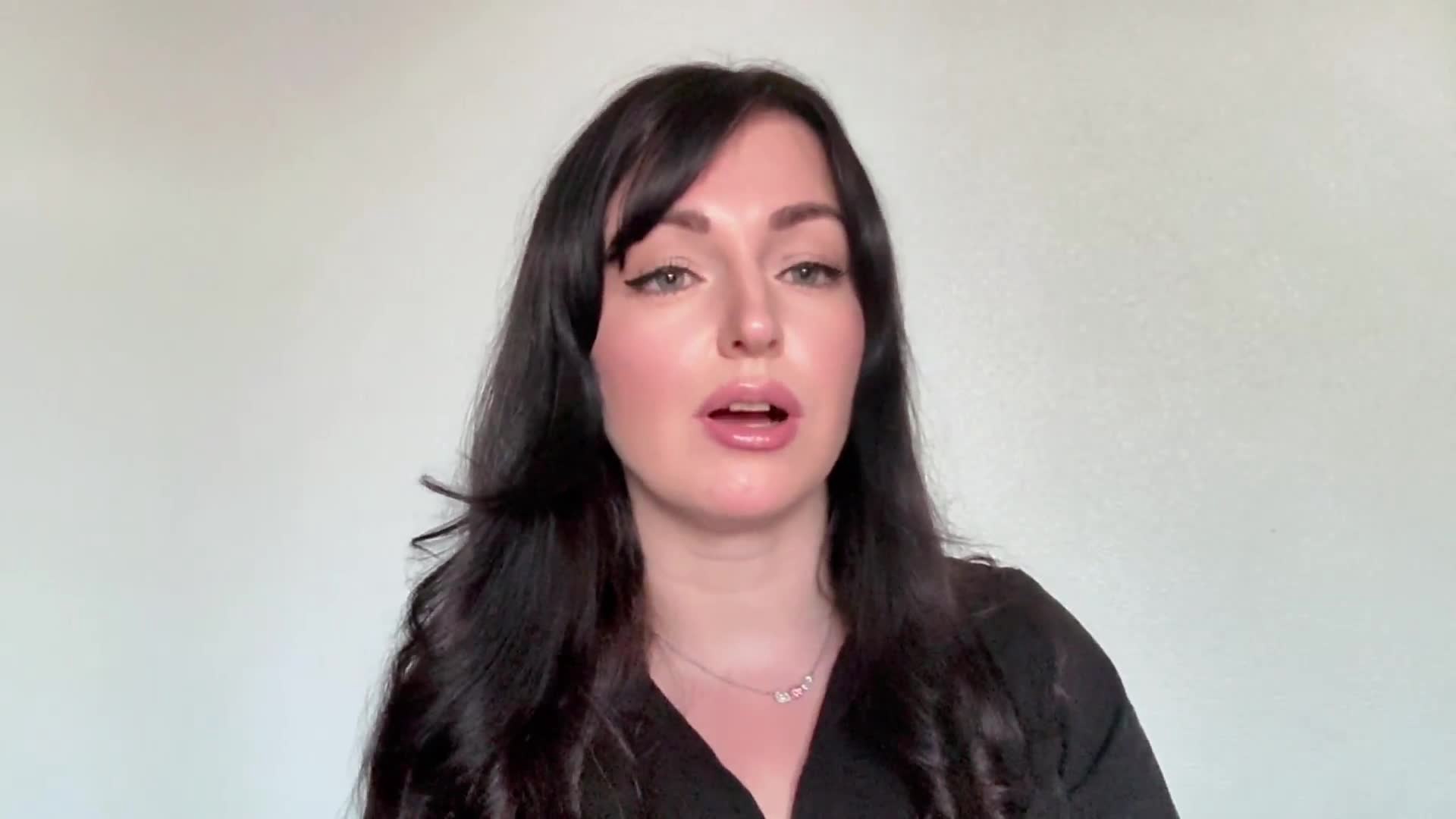 Анна Метляева — кадр из видеоотзыва